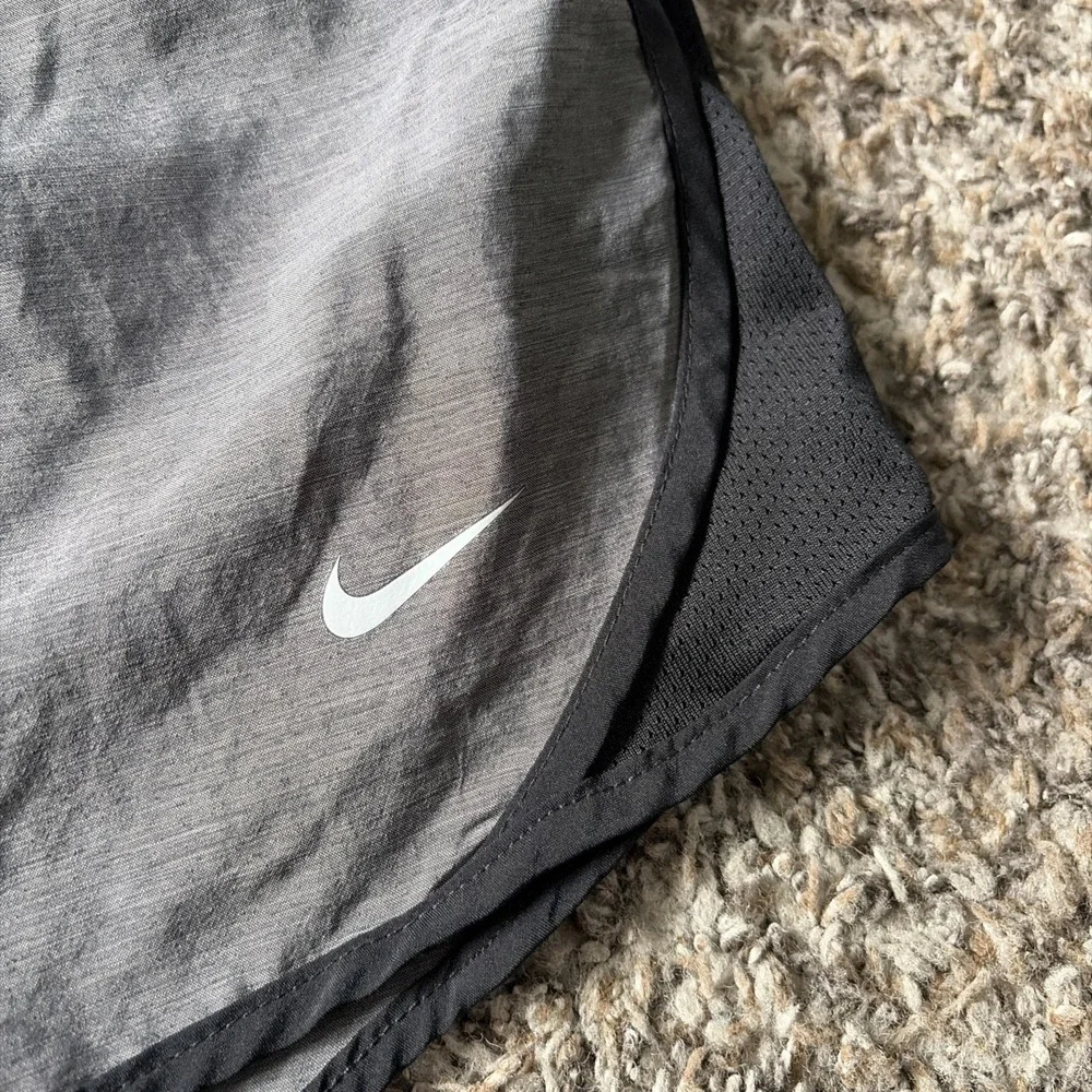 Nike Girl's Large Tempo Dri-Fit Running Shorts, Black/Heather Grey, 848196-033